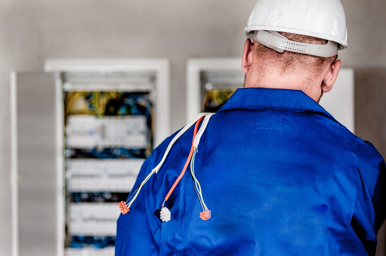 Fill the Skills Gap and Enrol on an Electrician Course