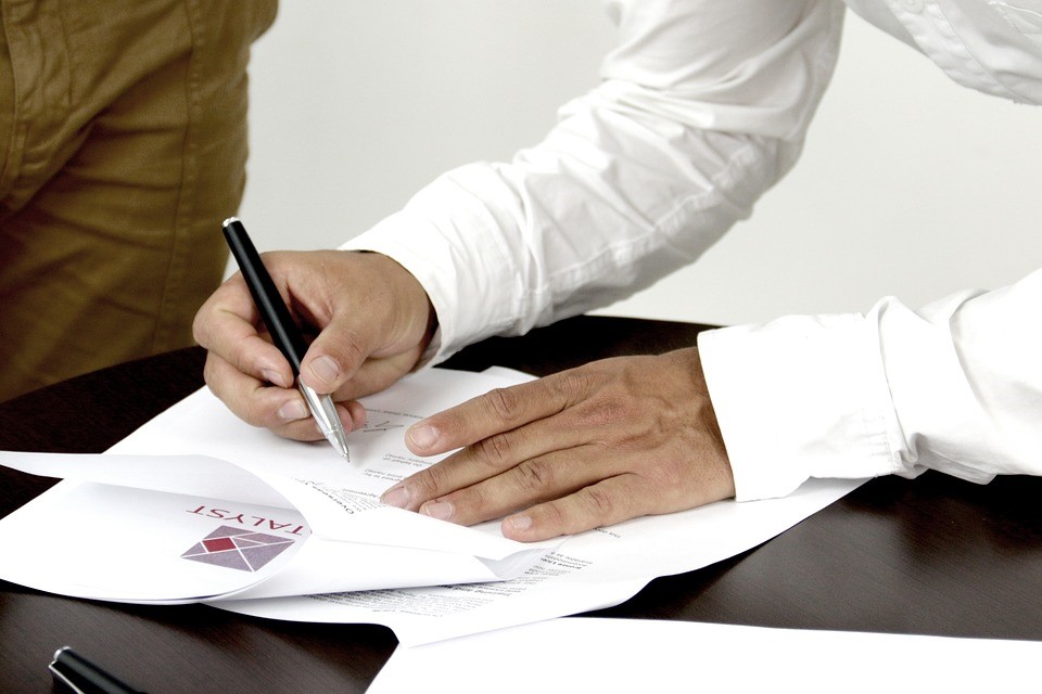 5 Things to Consider Before Signing That Job Contract
