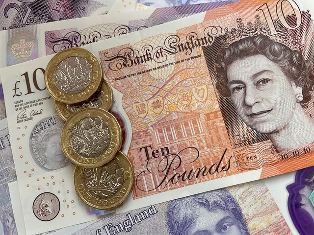 paying tradesmen cash in hand
