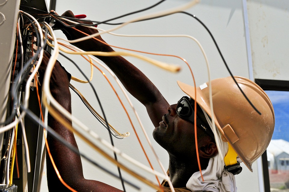 electrician courses, electrician careers uk