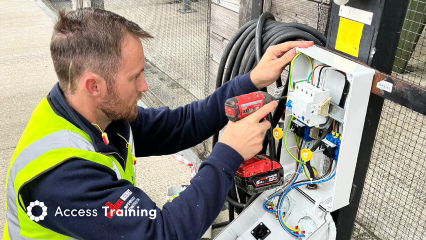 How Much Can an Electrician Earn