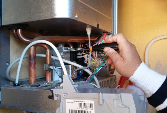 what does a heating engineer do