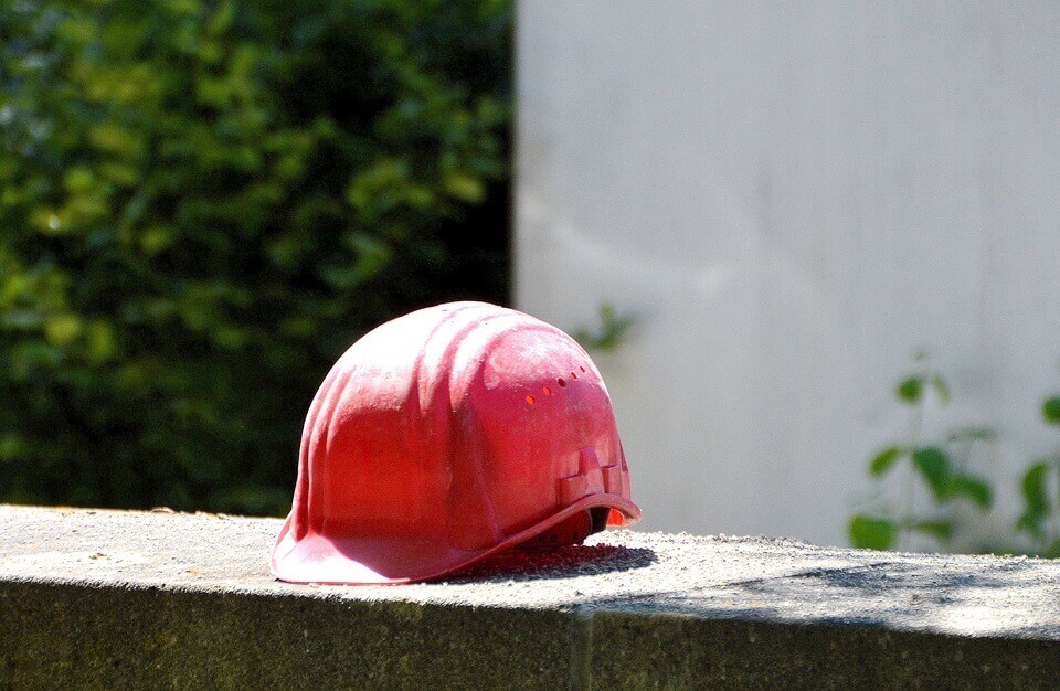 What does a labourer do?