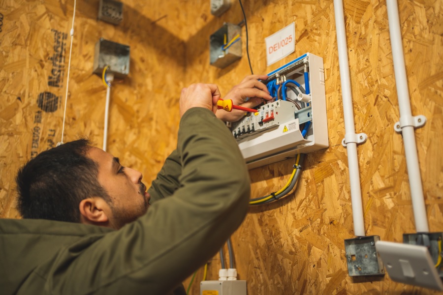 How to Become an Electrician in the UK
